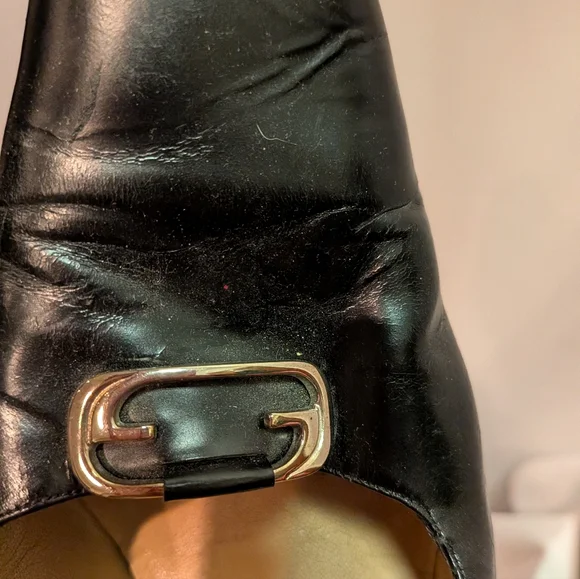 Gucci Classic Black Leather Women's Heels with Metal Accent - Picture 10 of 10